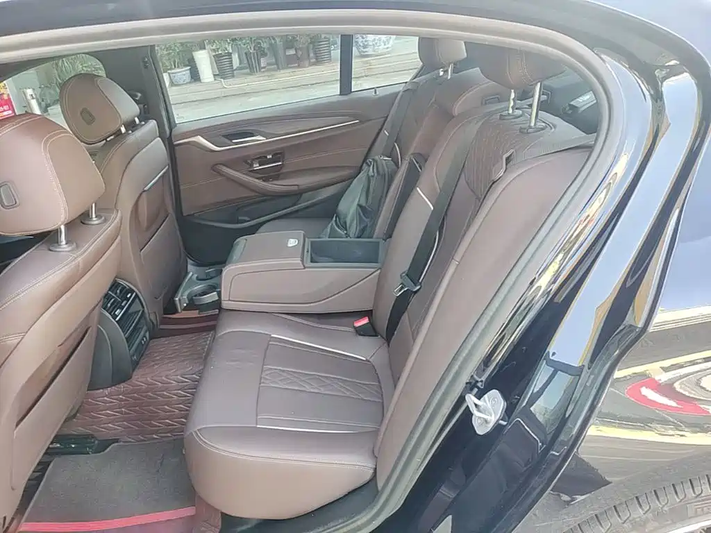 BMW 5 Series — фото 17