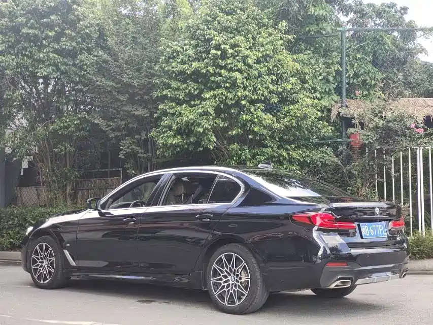 BMW 5 Series — фото 4