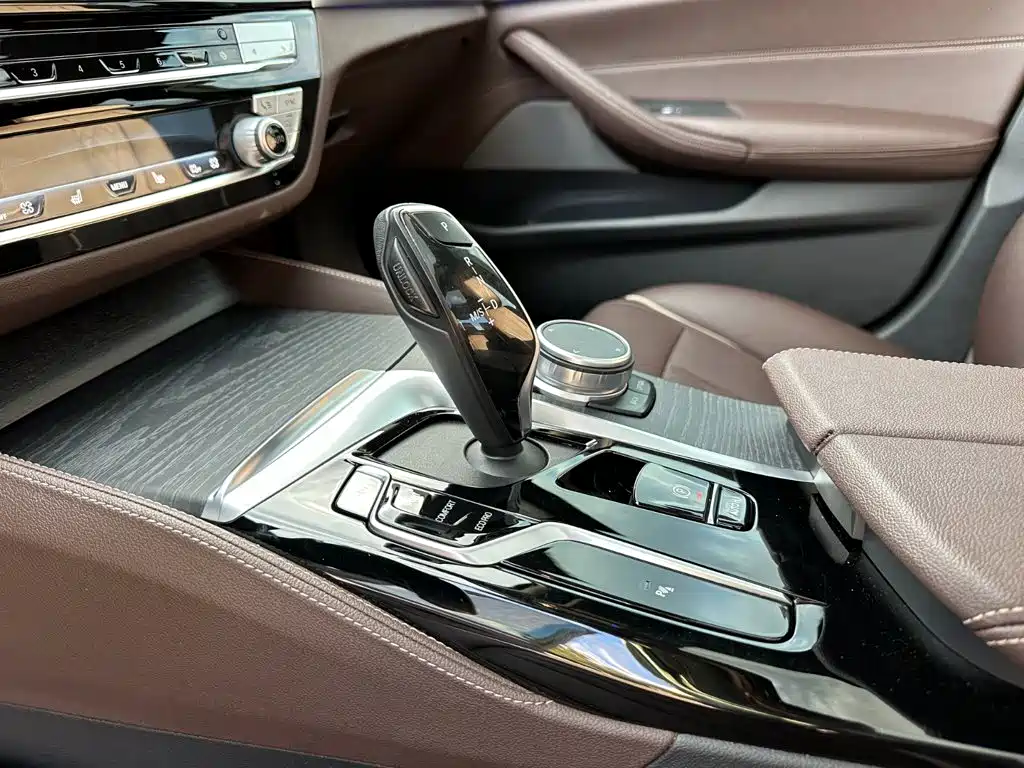 BMW 5 Series — фото 14