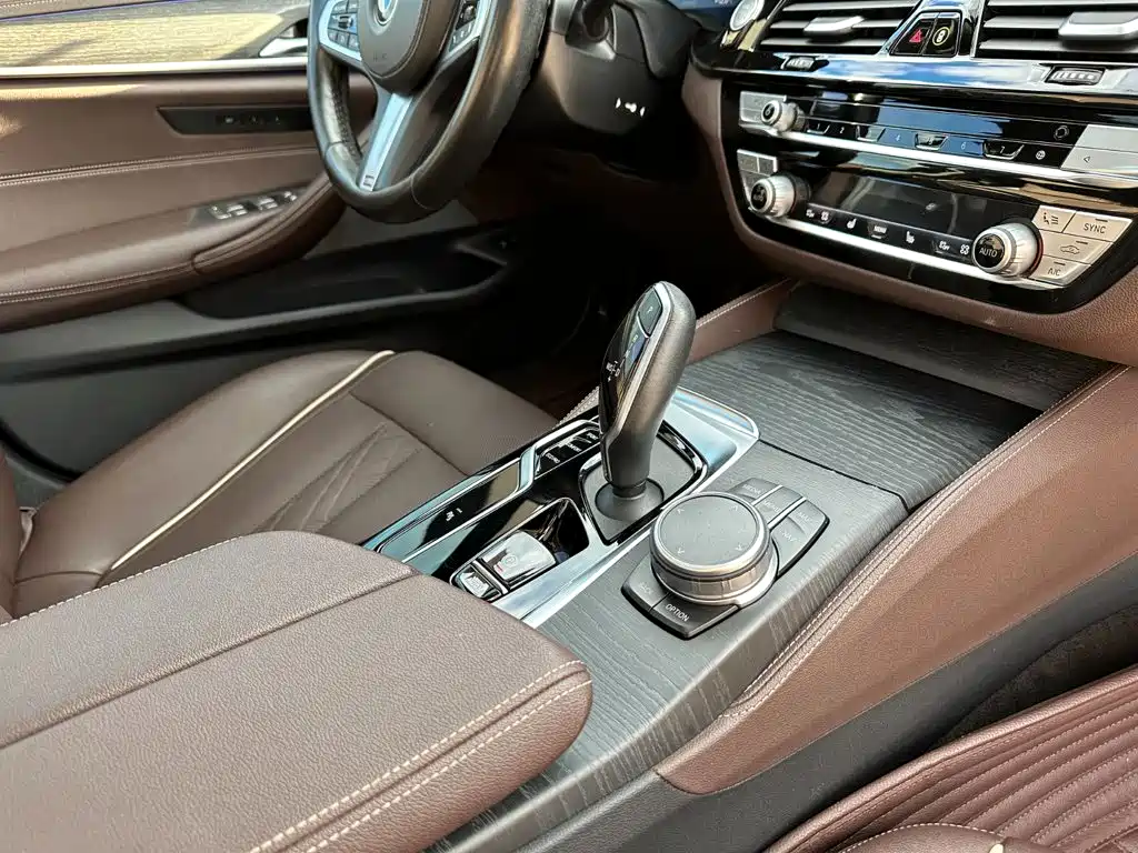 BMW 5 Series — фото 17