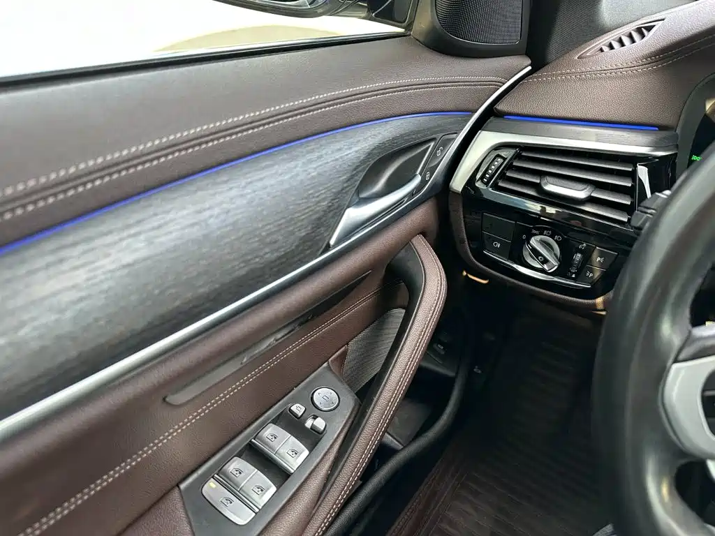 BMW 5 Series — фото 22