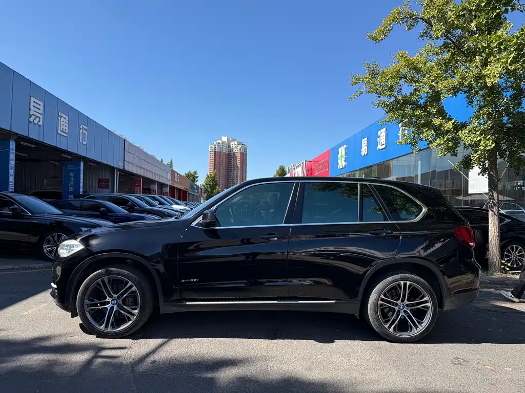 BMW X5 (Import) — фото 2