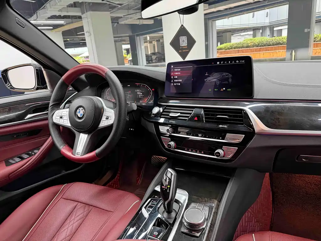 BMW 5 Series — фото 25