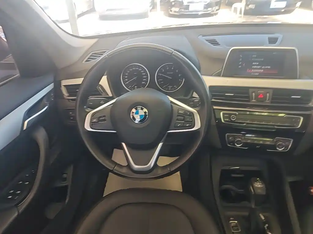 BMW X1 — фото 11