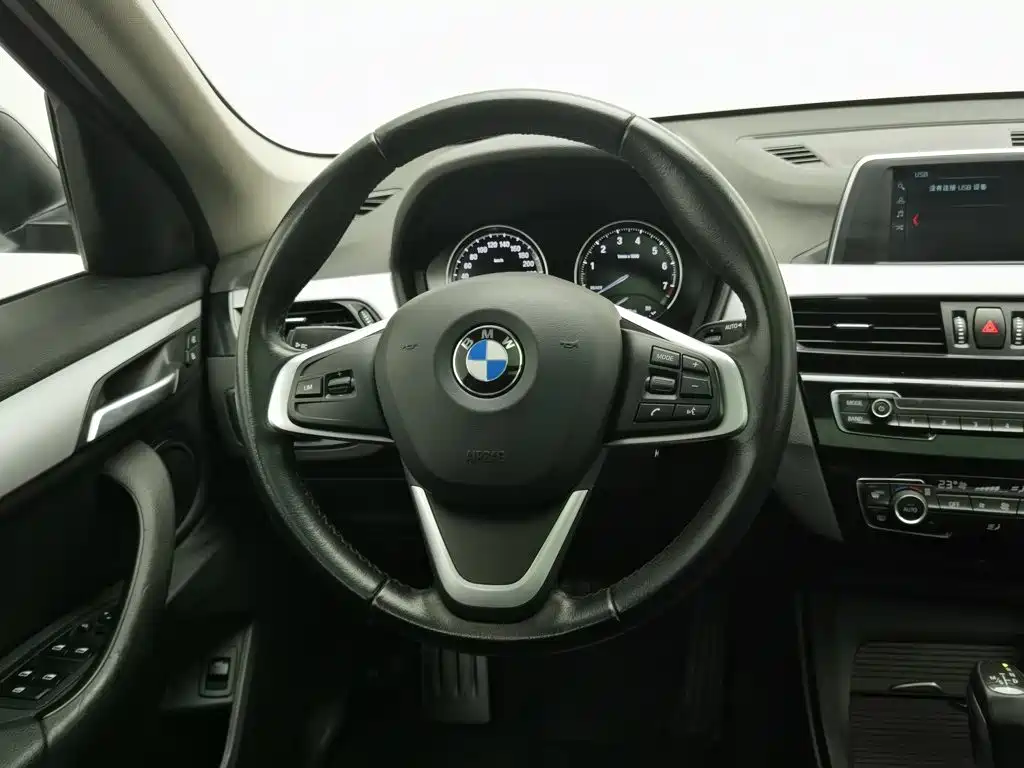 BMW X1 — фото 11