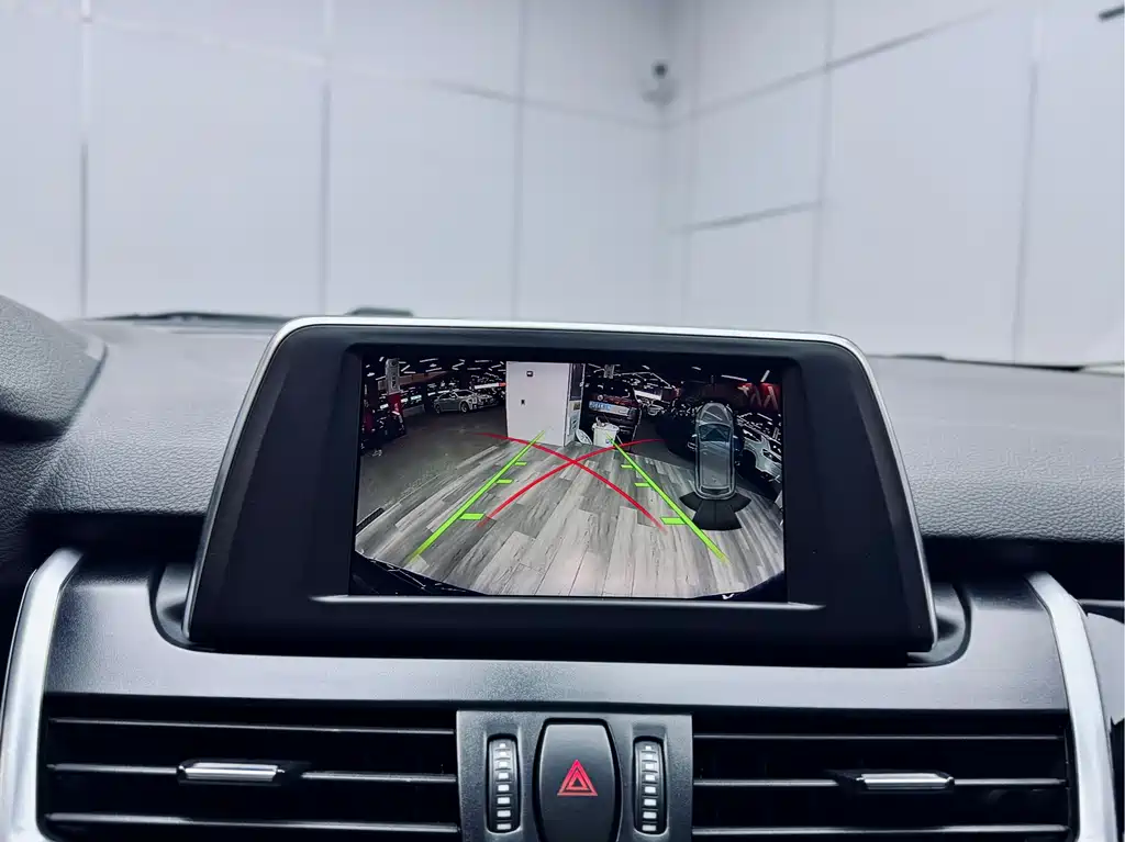 BMW 2 Series Active Tourer — фото 14