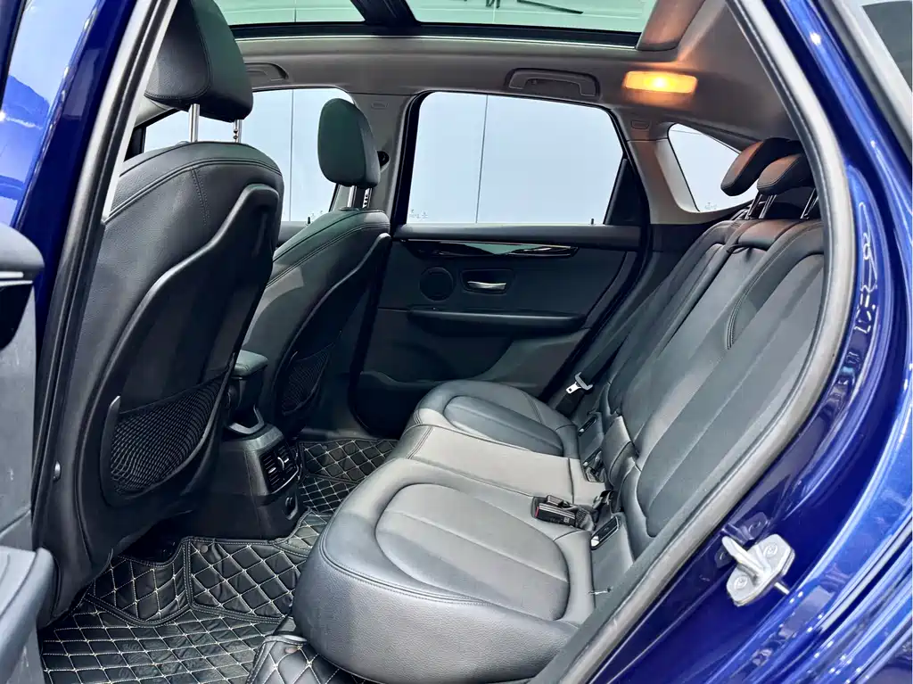 BMW 2 Series Active Tourer — фото 10