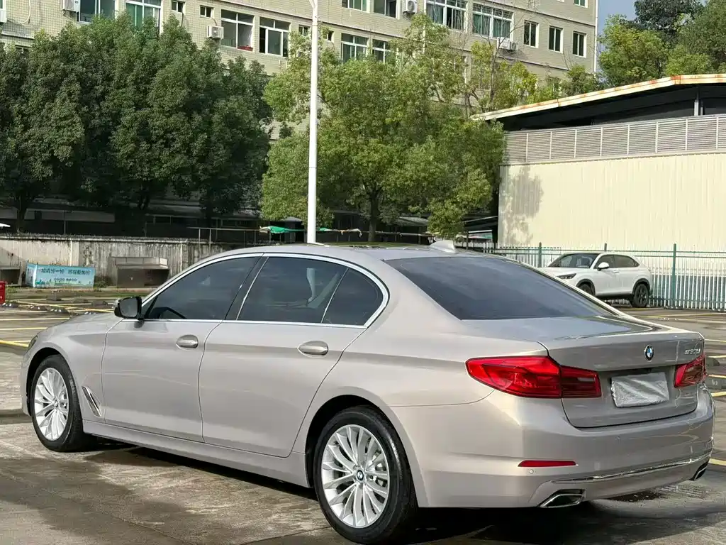 BMW 5 Series — фото 6