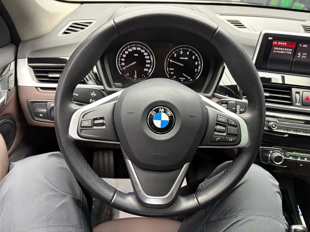 BMW X1 — фото 9