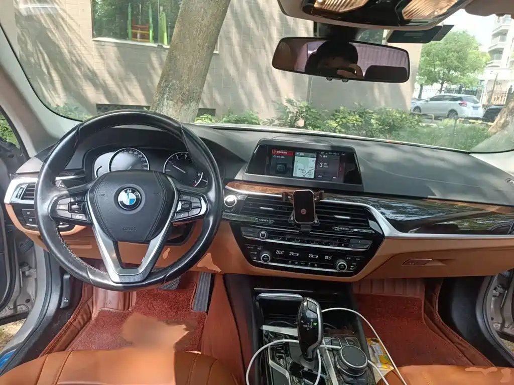BMW 5 Series — фото 13