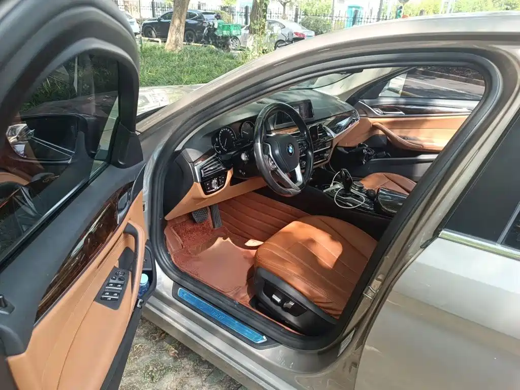 BMW 5 Series — фото 14