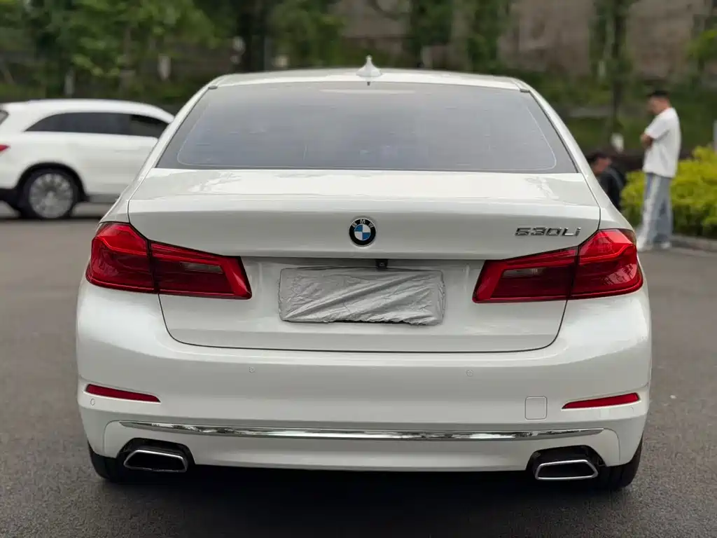 BMW 5 Series — фото 5