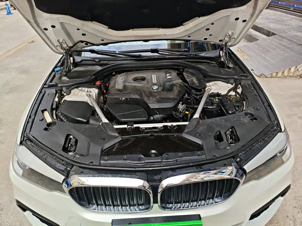 BMW 5 Series — фото 13