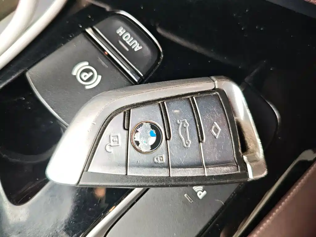 BMW 5 Series — фото 14