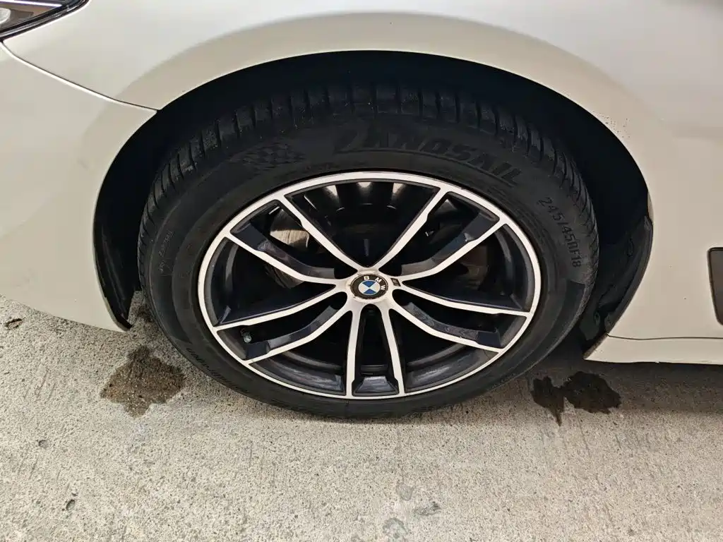 BMW 5 Series — фото 19