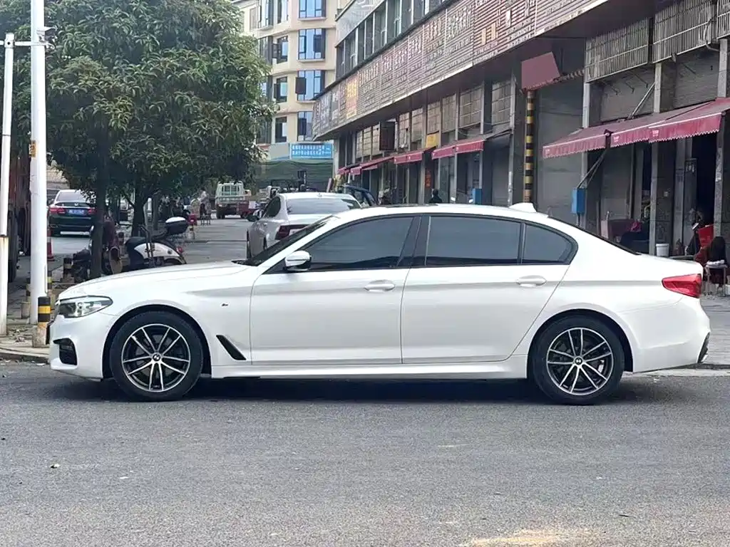 BMW 5 Series — фото 23