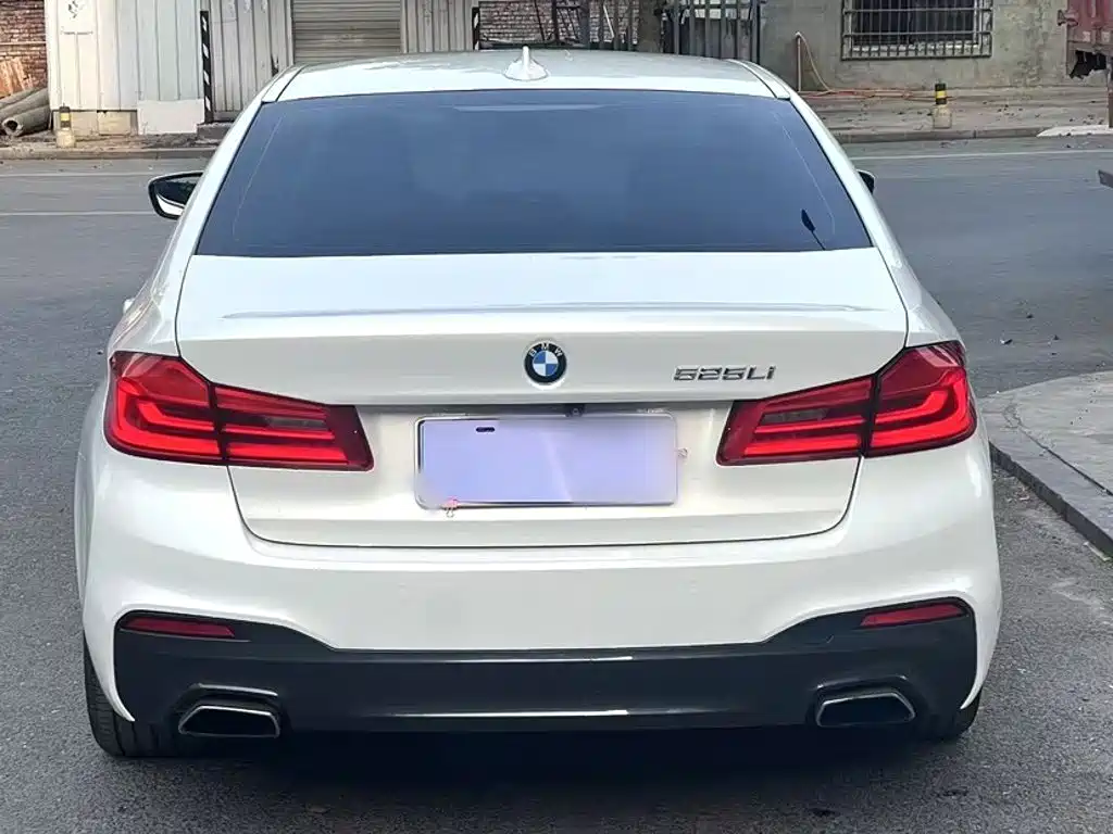 BMW 5 Series — фото 25