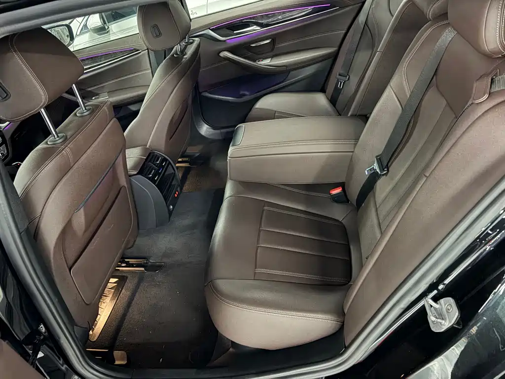BMW 5 Series — фото 10