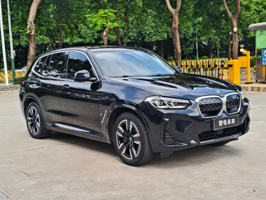 BMW iX3 — фото 3