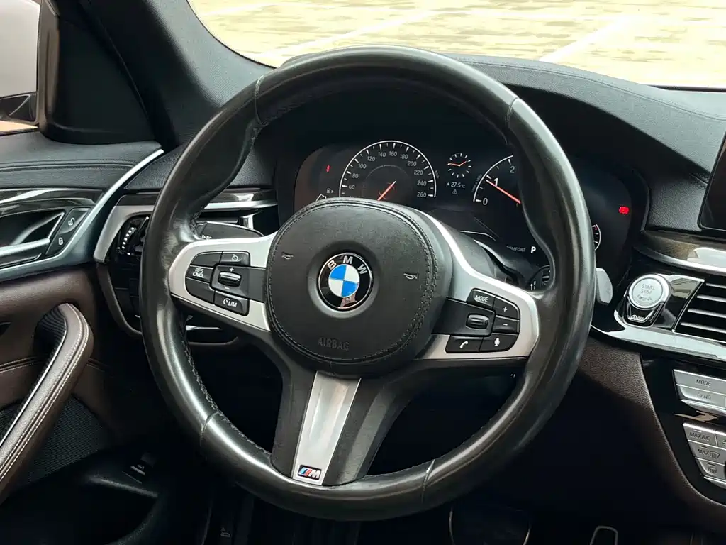 BMW 5 Series — фото 11