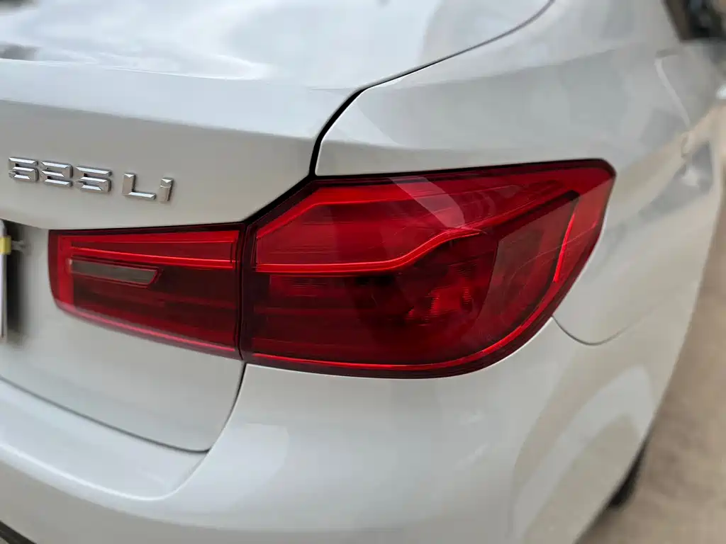BMW 5 Series — фото 13