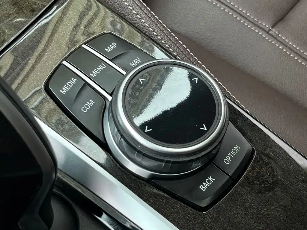 BMW 5 Series — фото 19
