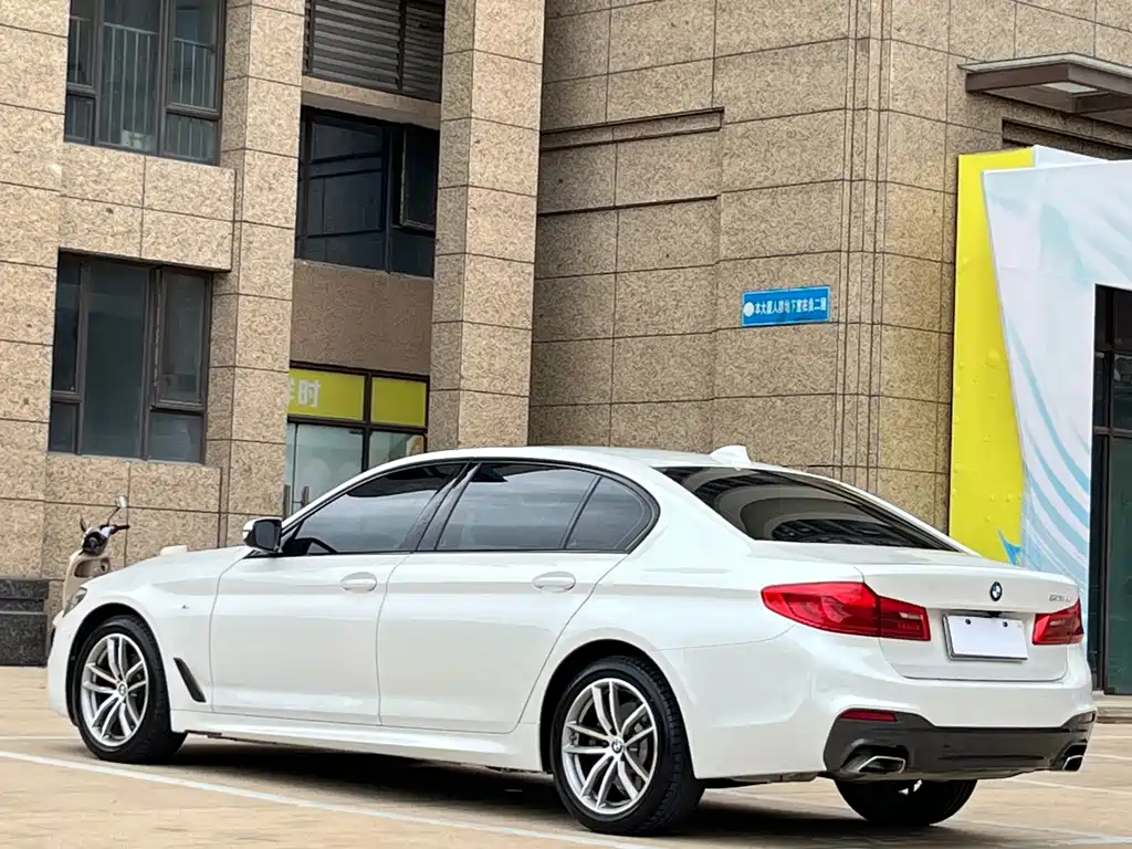 BMW 5 Series — фото 9