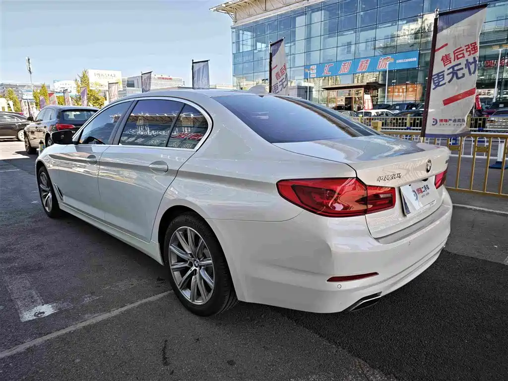BMW 5 Series — фото 5