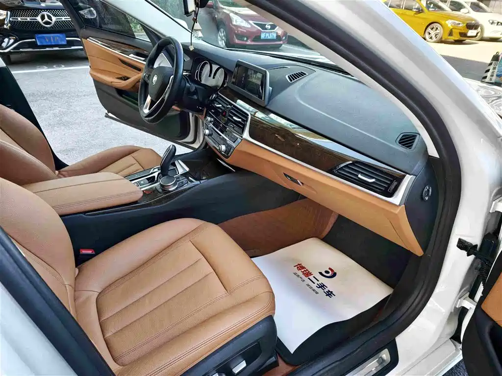 BMW 5 Series — фото 10