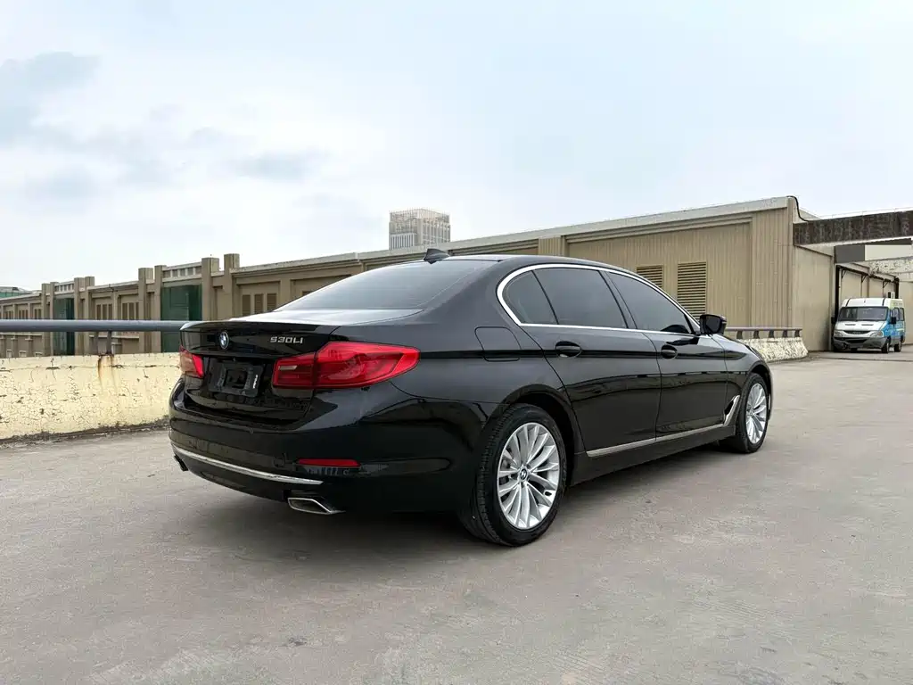 BMW 5 Series — фото 18