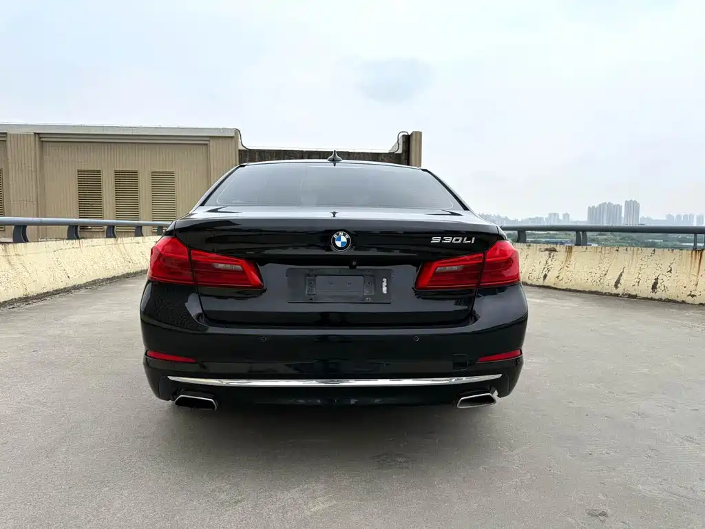 BMW 5 Series — фото 19