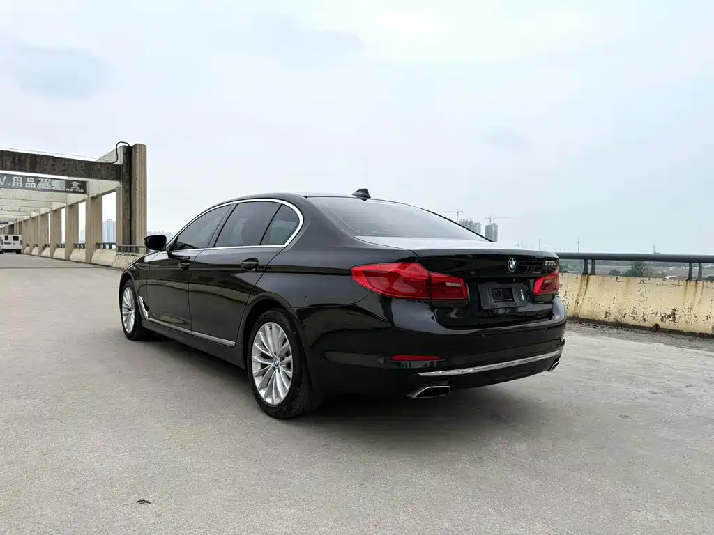 BMW 5 Series — фото 20