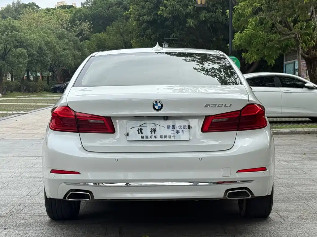 BMW 5 Series — фото 14