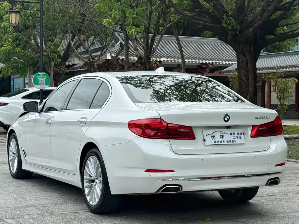 BMW 5 Series — фото 15