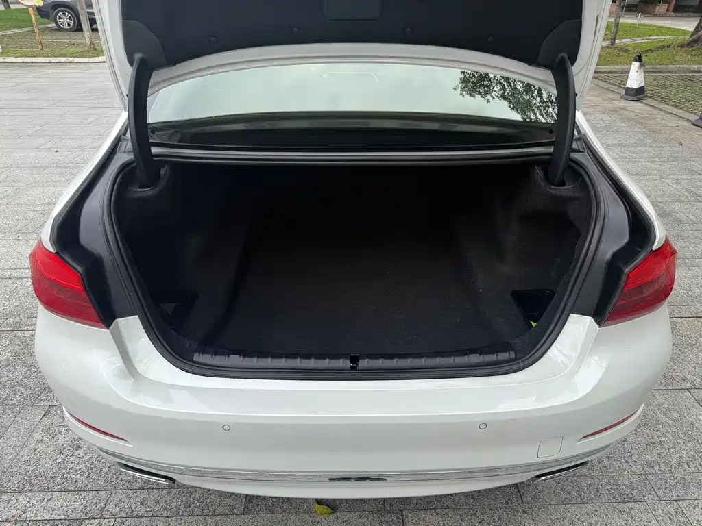 BMW 5 Series — фото 17