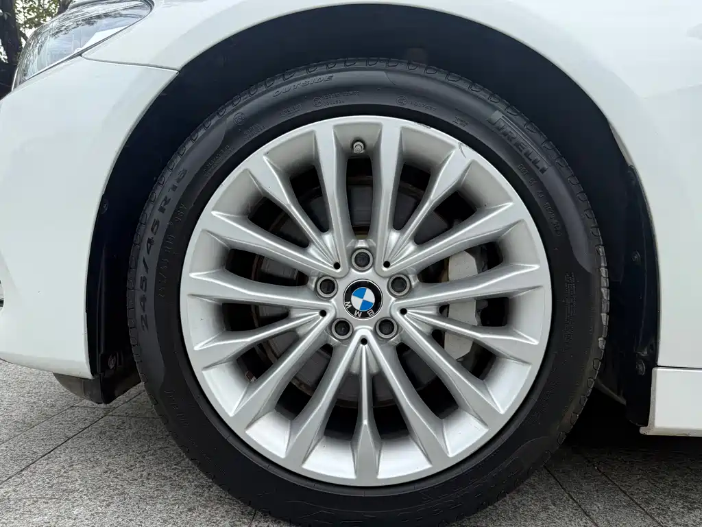 BMW 5 Series — фото 19