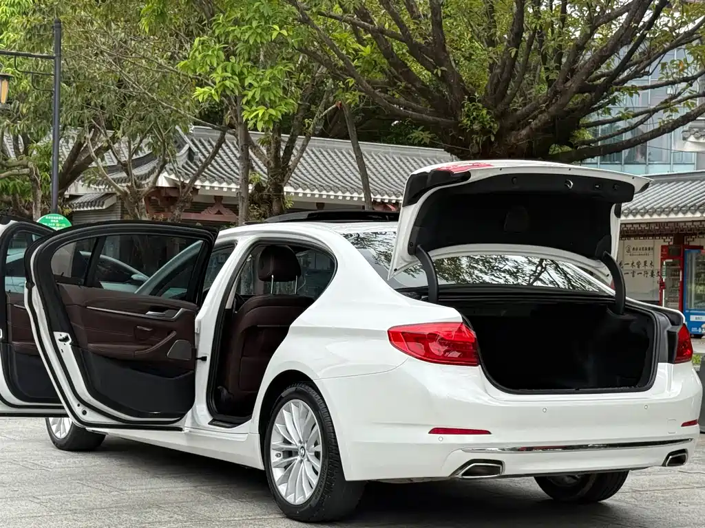BMW 5 Series — фото 20