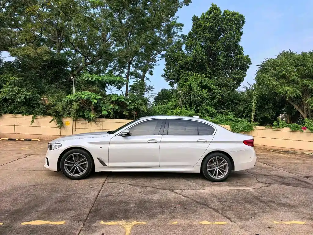 BMW 5 Series — фото 4