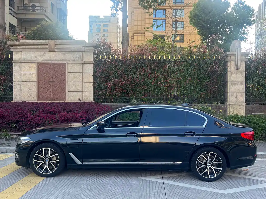 BMW 5 Series New Energy — фото 7