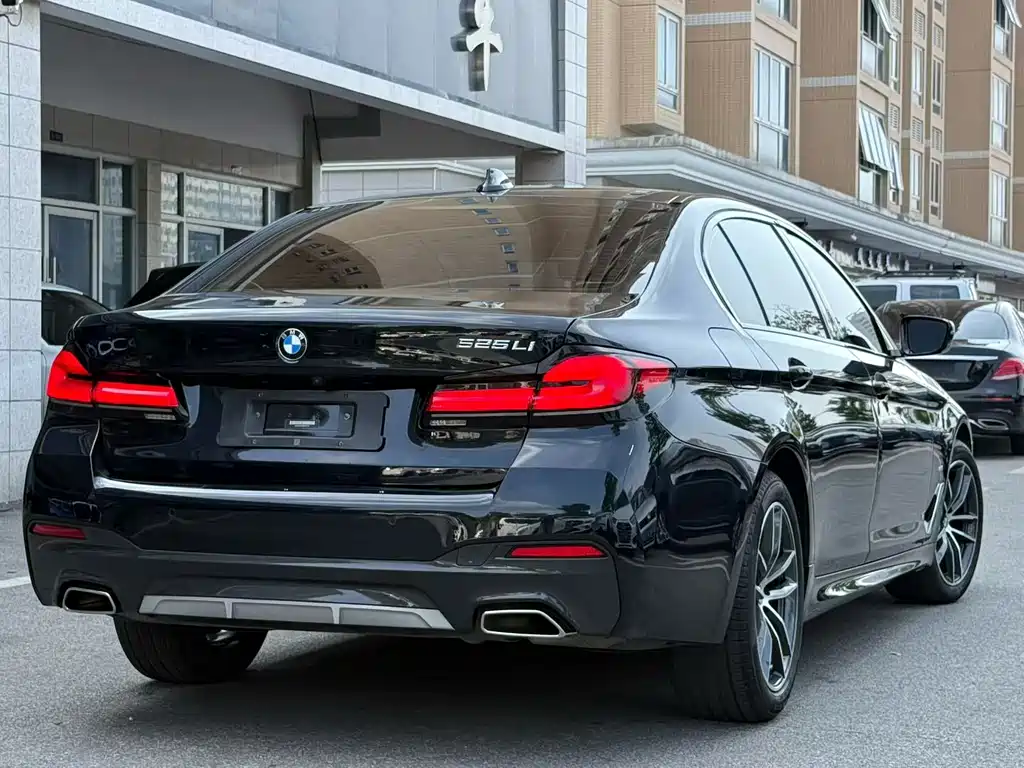 BMW 5 Series — фото 7