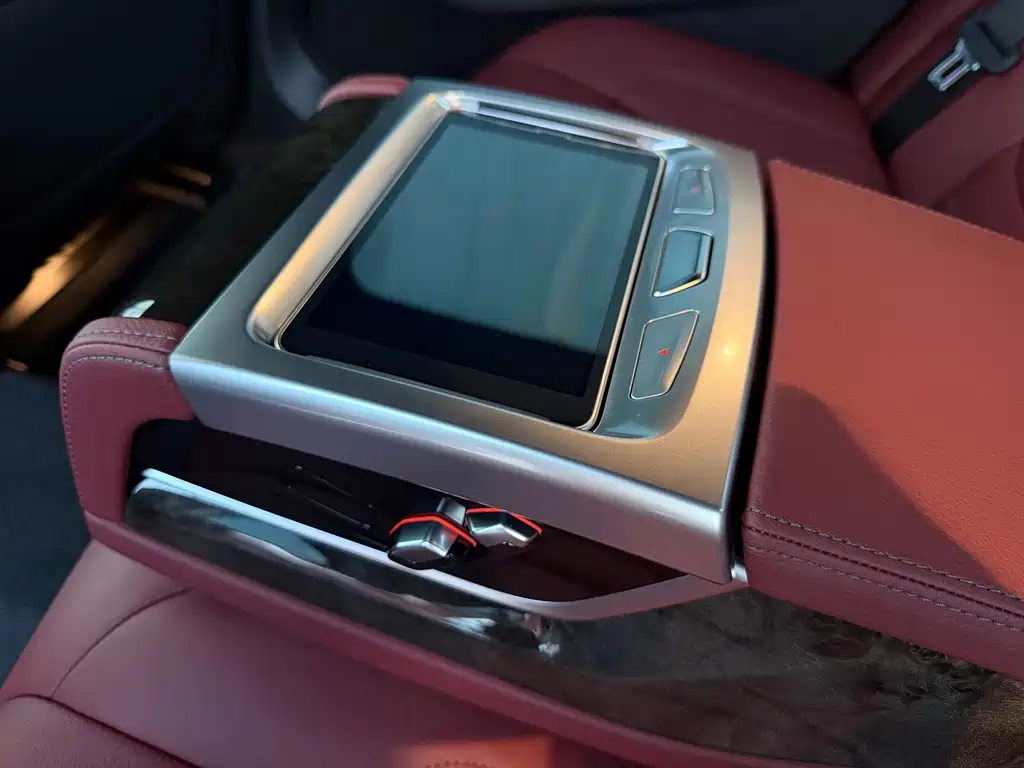 BMW 5 Series — фото 15