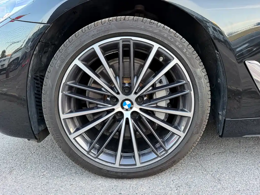 BMW 5 Series — фото 21