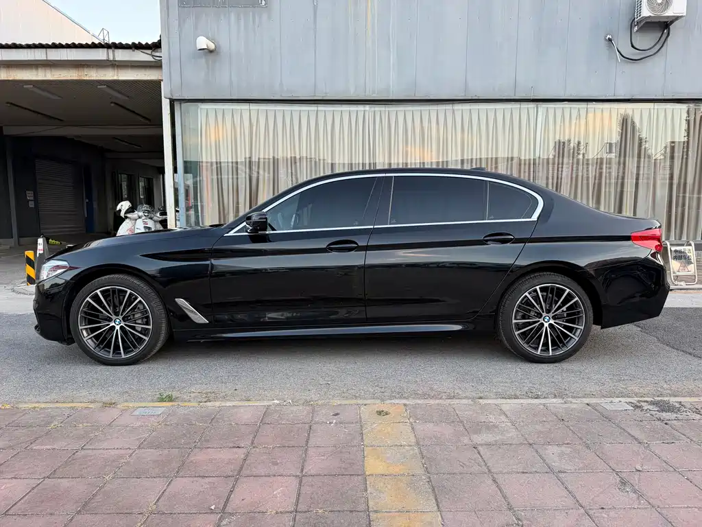 BMW 5 Series — фото 22