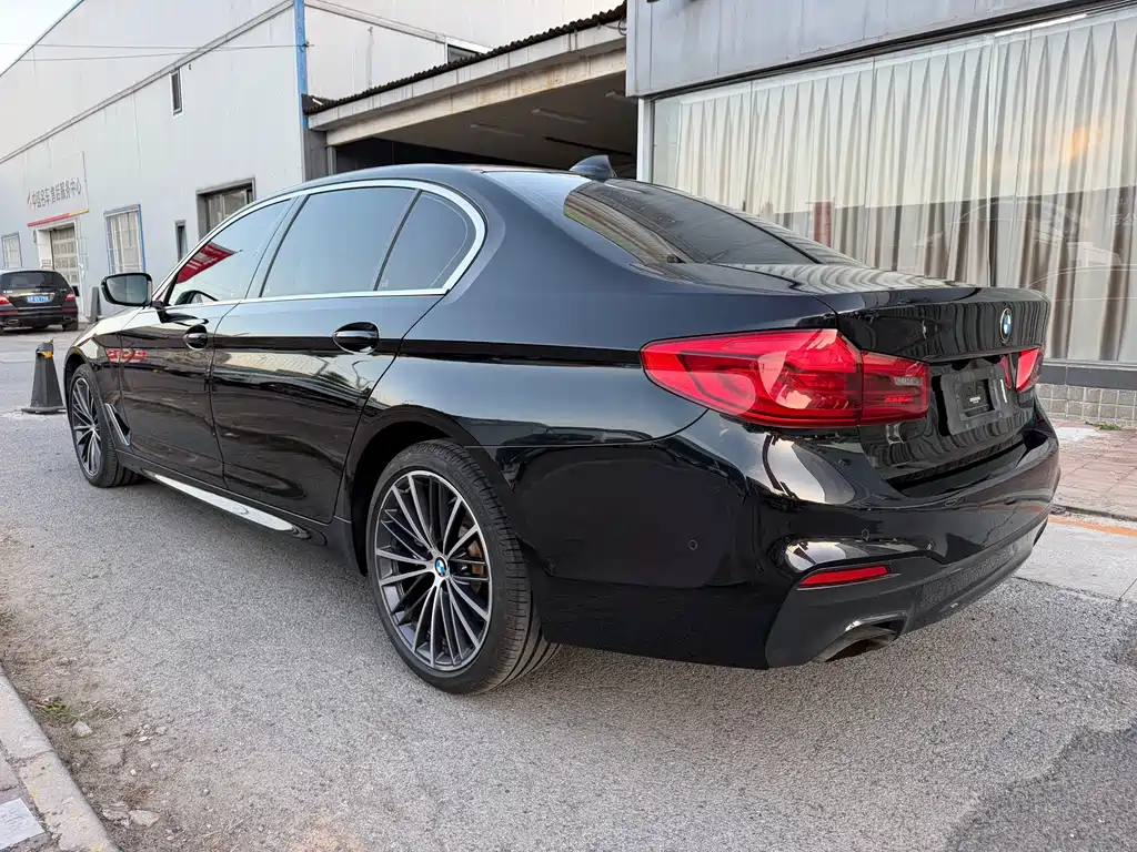BMW 5 Series — фото 23