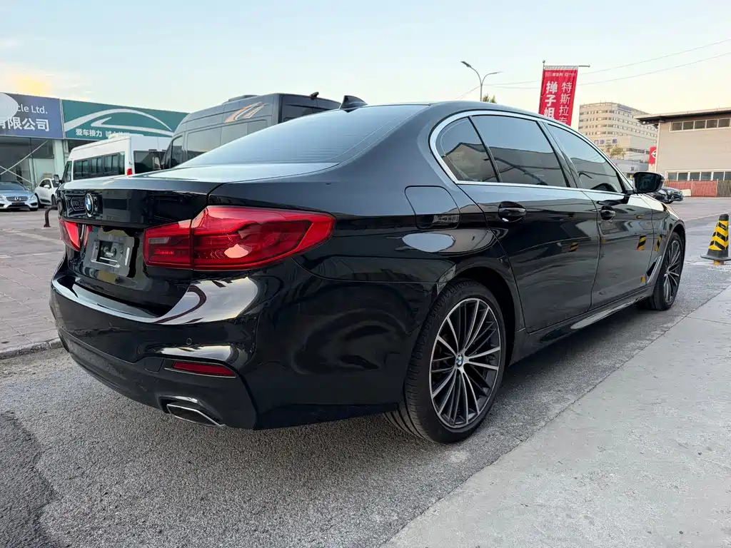 BMW 5 Series — фото 25