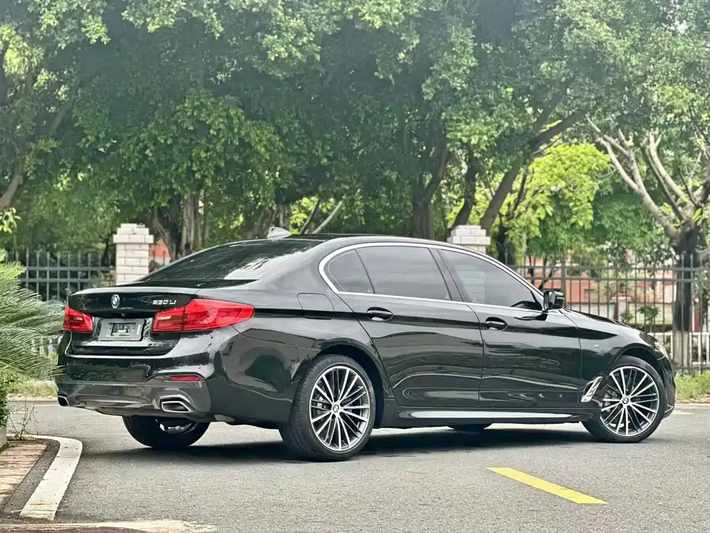 BMW 5 Series — фото 9