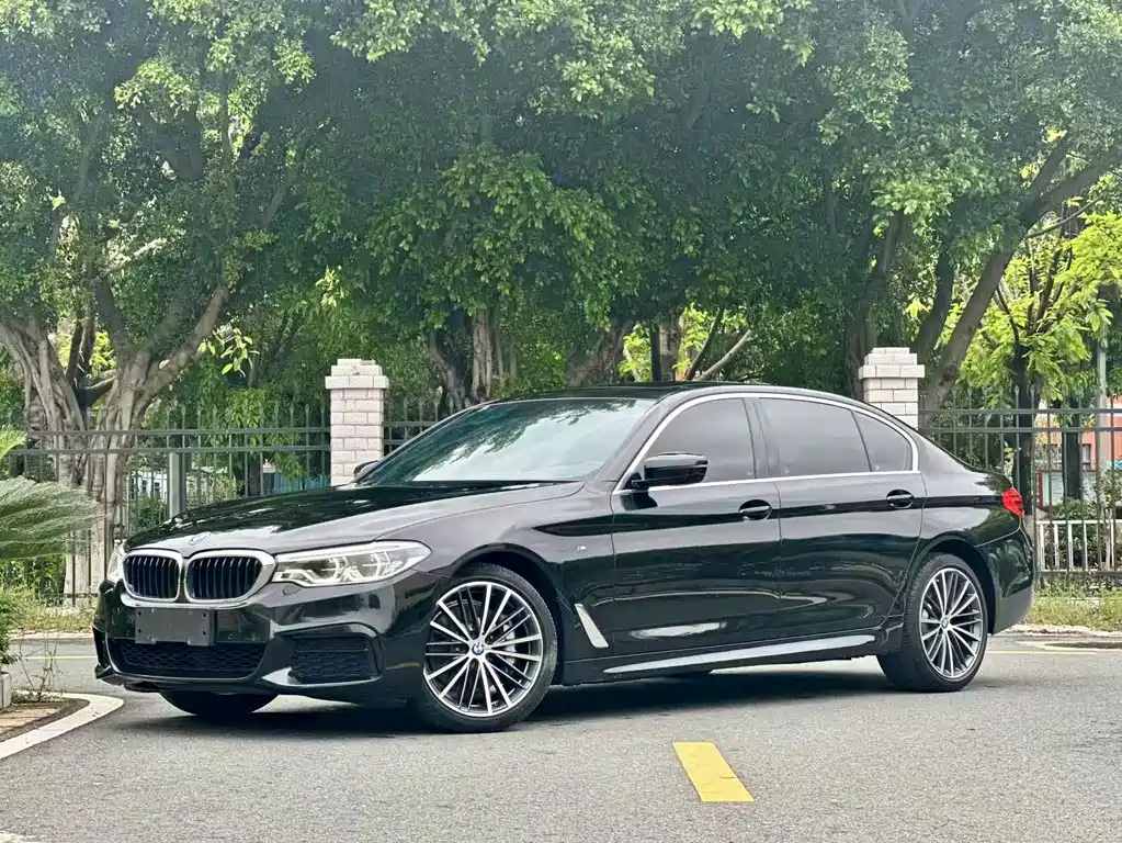 BMW 5 Series — фото 1