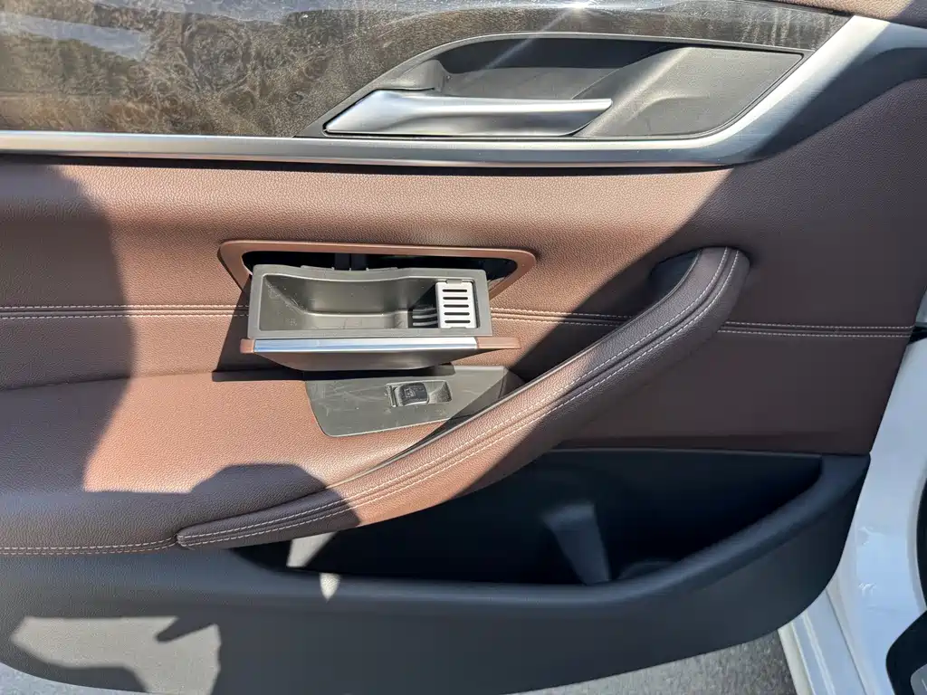 BMW 5 Series — фото 11