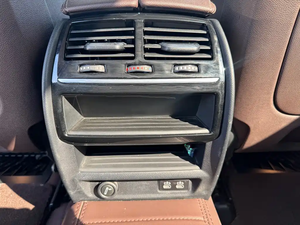 BMW 5 Series — фото 15