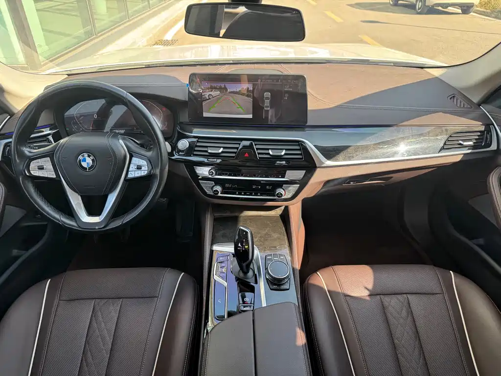 BMW 5 Series — фото 16